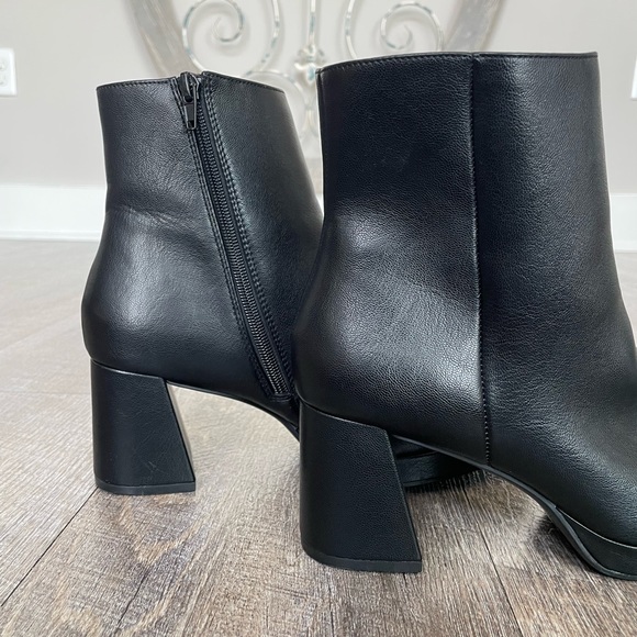 booties - Picture 2 of 8